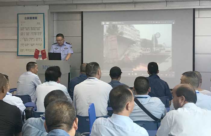 讲座现场照片.JPG