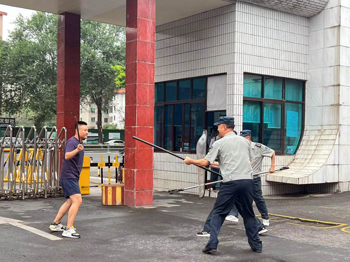 7.11防暴演练图片3.jpg